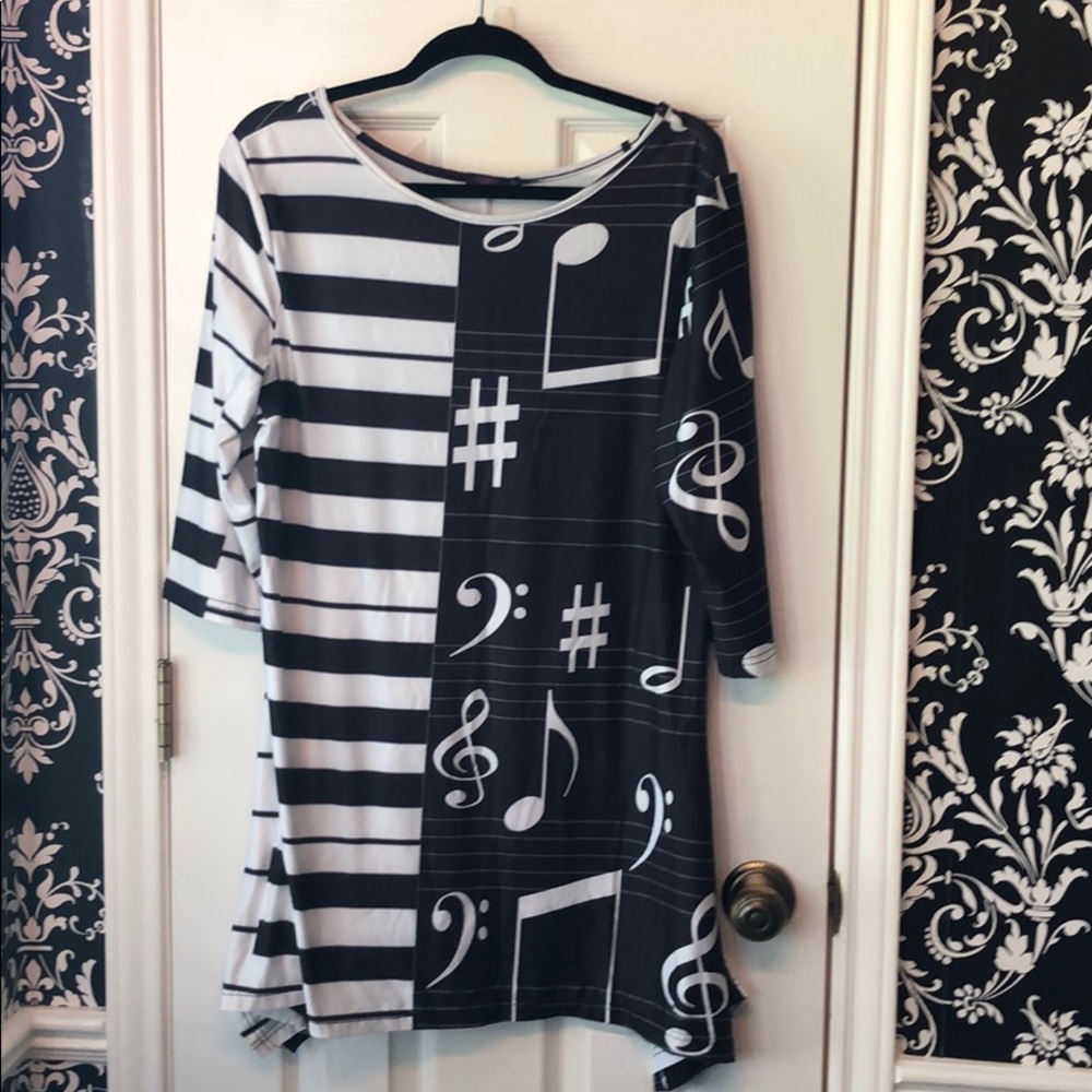 Long B&W music note top! Only worn twice!